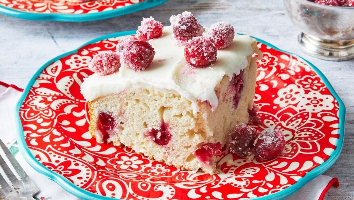 https://hips.hearstapps.com/vidthumb/images/christmas-eve-dinner-ideas-christmas-cranberry-cake-64dcf83d2c7f2-1-651eecb5a92b6.jpeg?crop=1.00xw:1.00xh;0,0