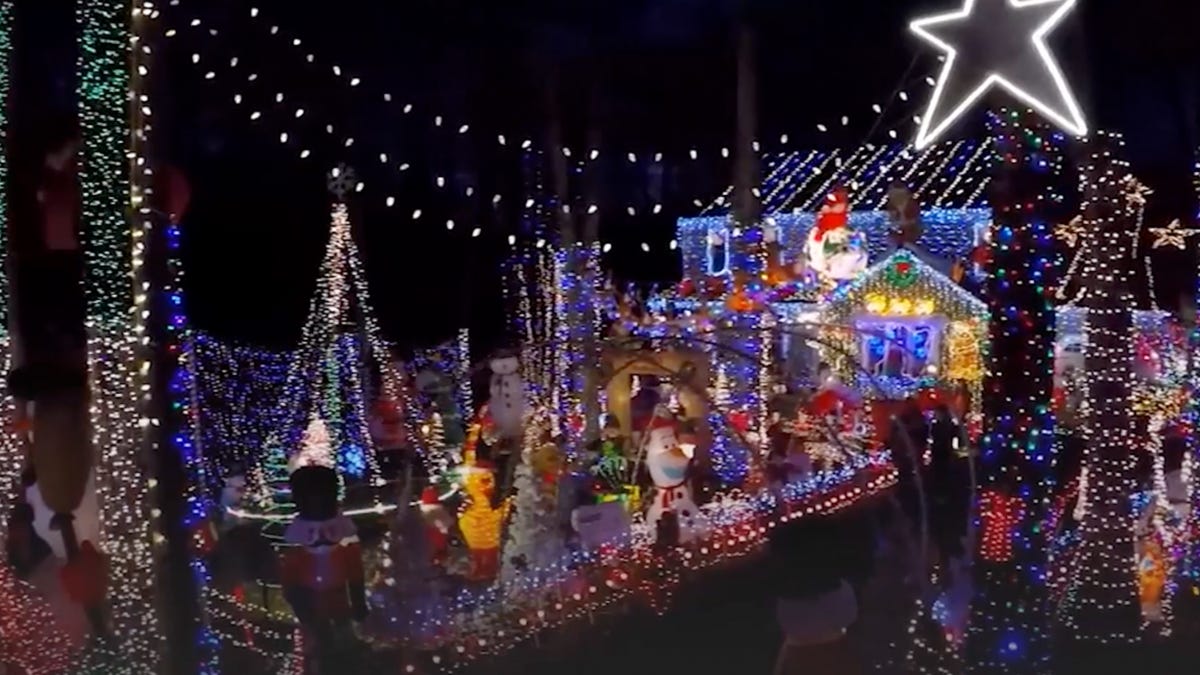 preview for Stop What You’re Doing And Check Out This House's’ Insane Christmas Lights Display!