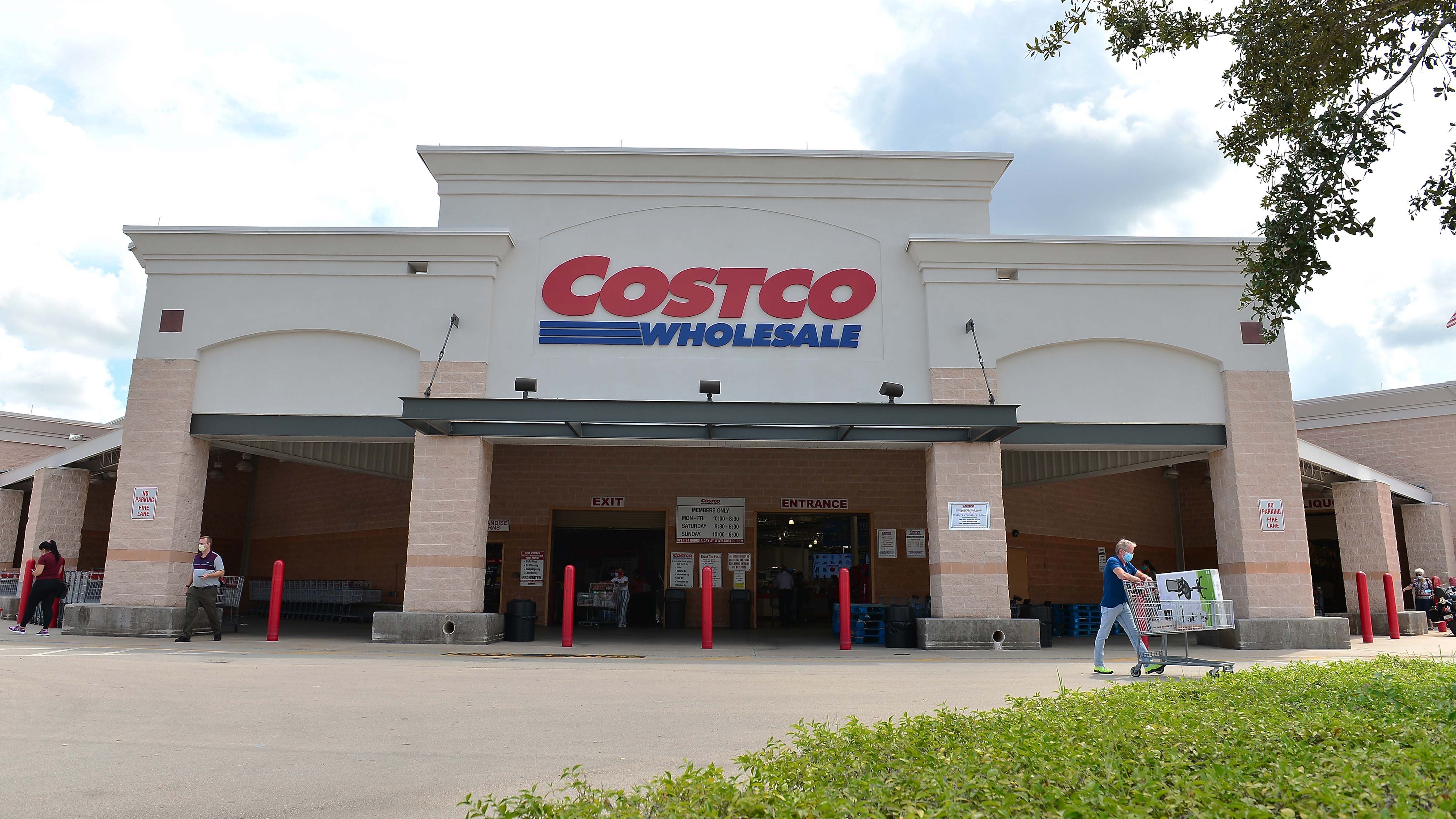 This Is the Best Day and Time To Avoid Crowds at Costco
