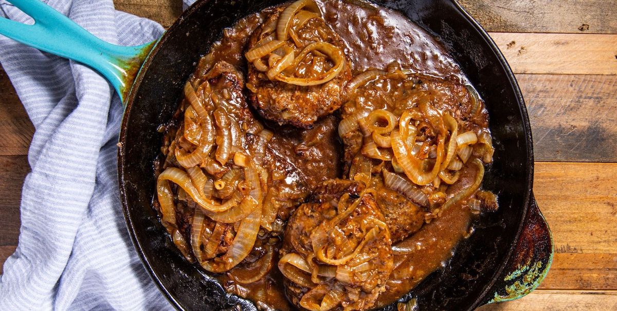 This Easy Smothered Cube Steak Is Weeknight Dinner Gold