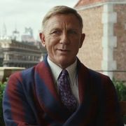 daniel craig, a knives out mystery glass onion