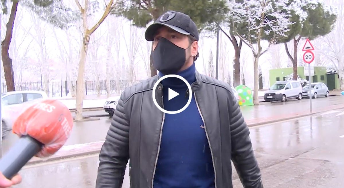 david bustamante en una calle de madrid con nieve responde a la prensa desmiente que yana esté embarazada