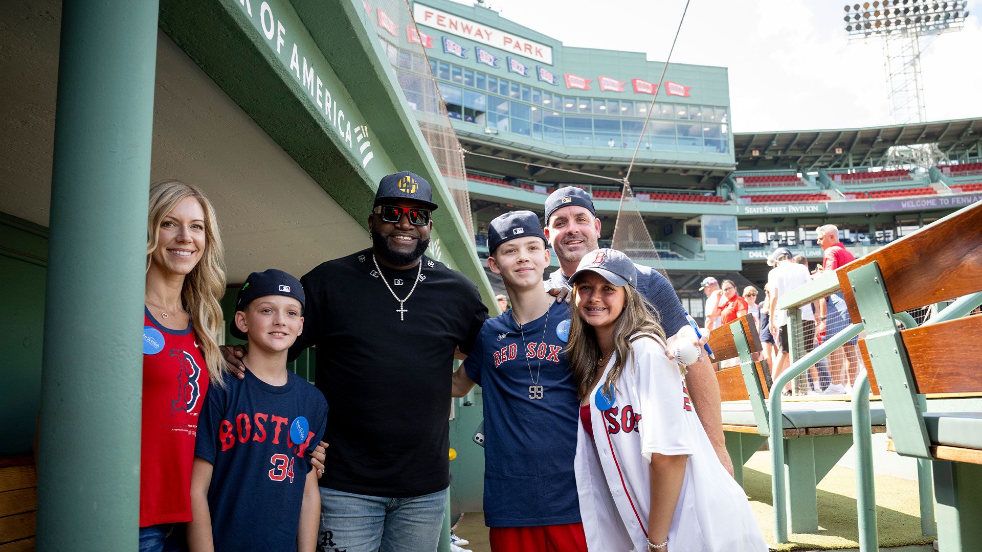 David Ortiz gives Make-A-Wish recipient VIP tour of Fenway Park