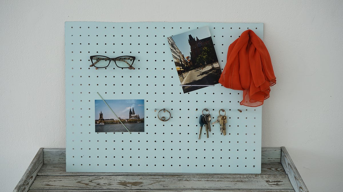 manualidad diy de panel de herramientas a organizador de pared