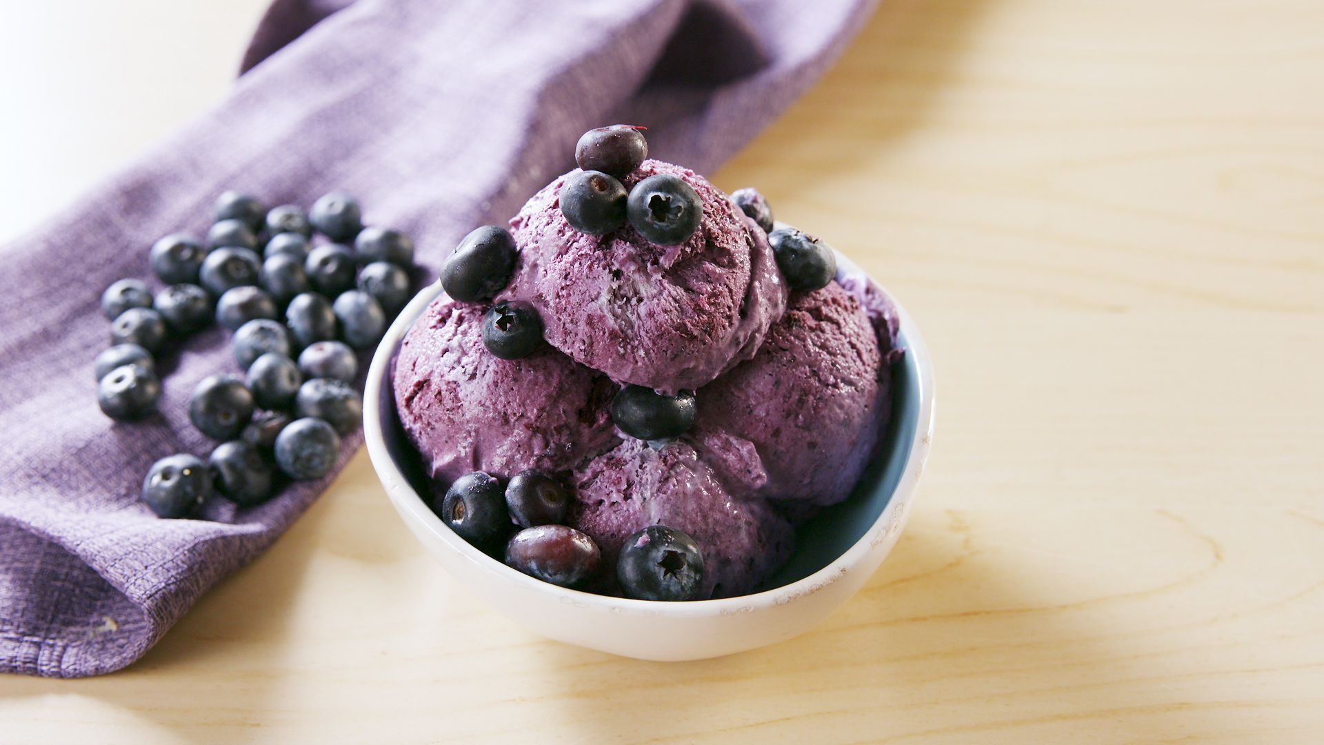 Keto blueberry ice cream no churn hot sale