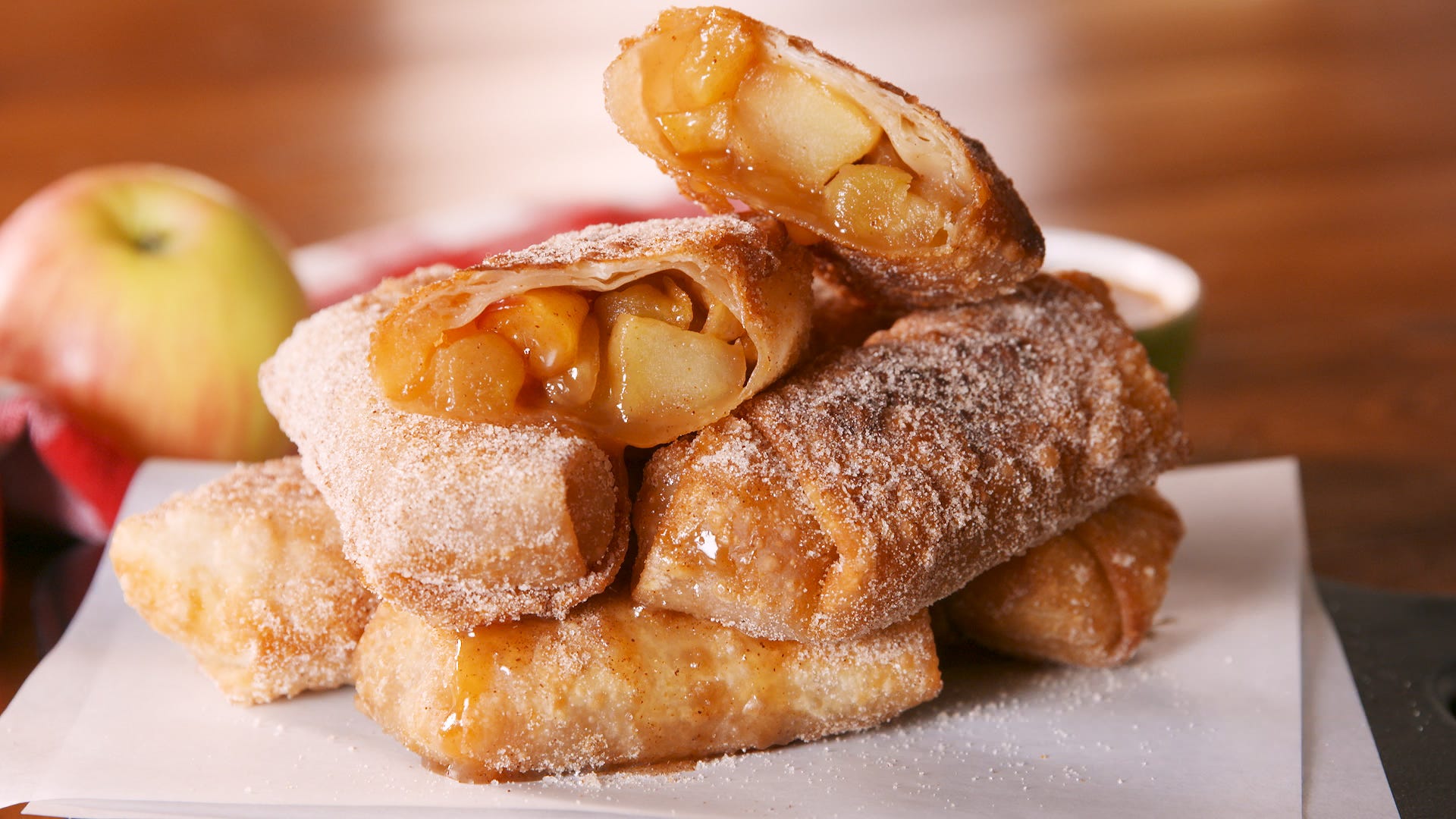 Caramel Apple Egg Rolls Are The Dessert Of Our Dreams 🍎