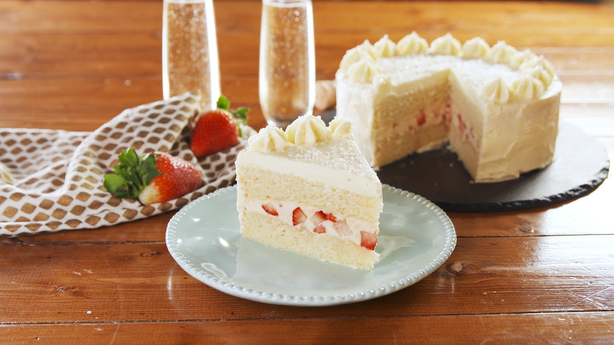 preview for Pop Bottles And Celebrate With This Amazing Champagne Cake