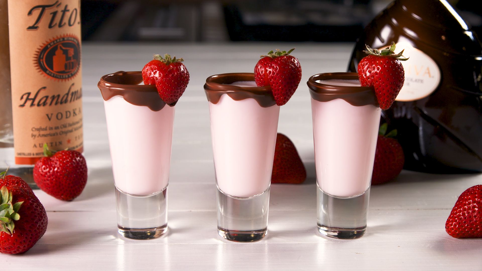 Best Chocolate Covered Strawberry Shooters Recipe - How to Make Chocolate  Covered Strawberry Shooters
