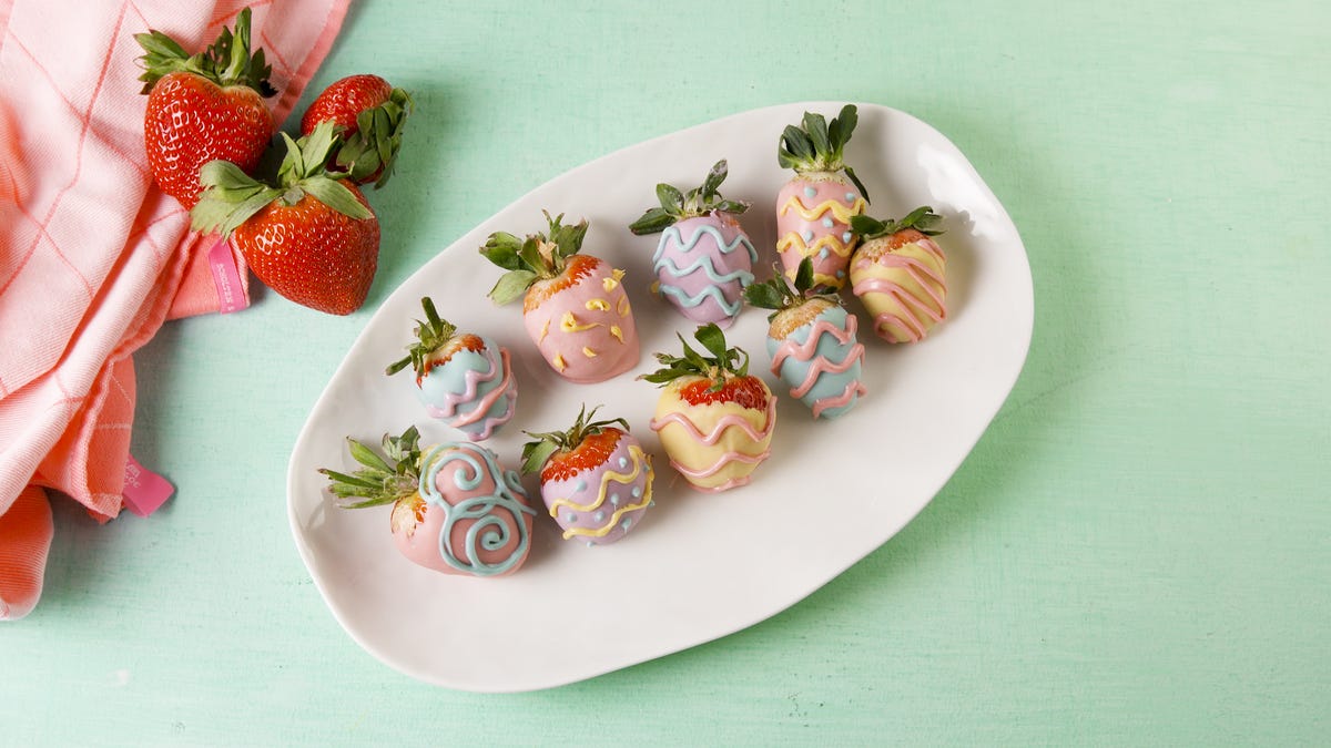 preview for Easter Egg Strawberries Are Way Tastier Than Dyed Eggs