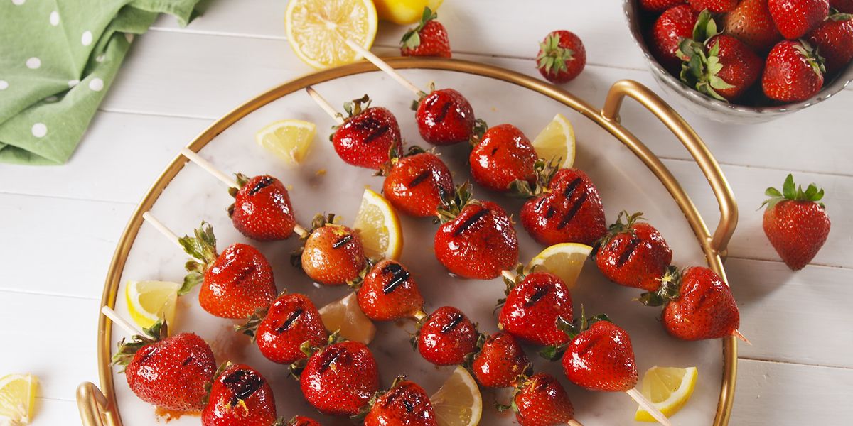 https://hips.hearstapps.com/vidthumb/images/delish-grilled-strawberries-still001-1532558226.jpg?crop=0.737xw:0.655xh;0.103xw,0.194xh&resize=1200:*