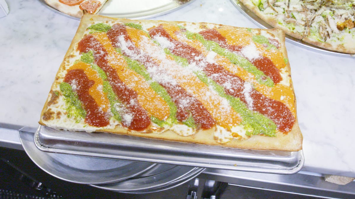 marinara-vodka-and-pesto-pizza-at-marinara-nyc