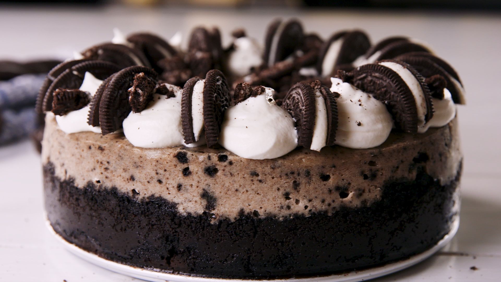 No-Bake Chocolate Oreo Cheesecake Recipe - Scrambled Chefs
