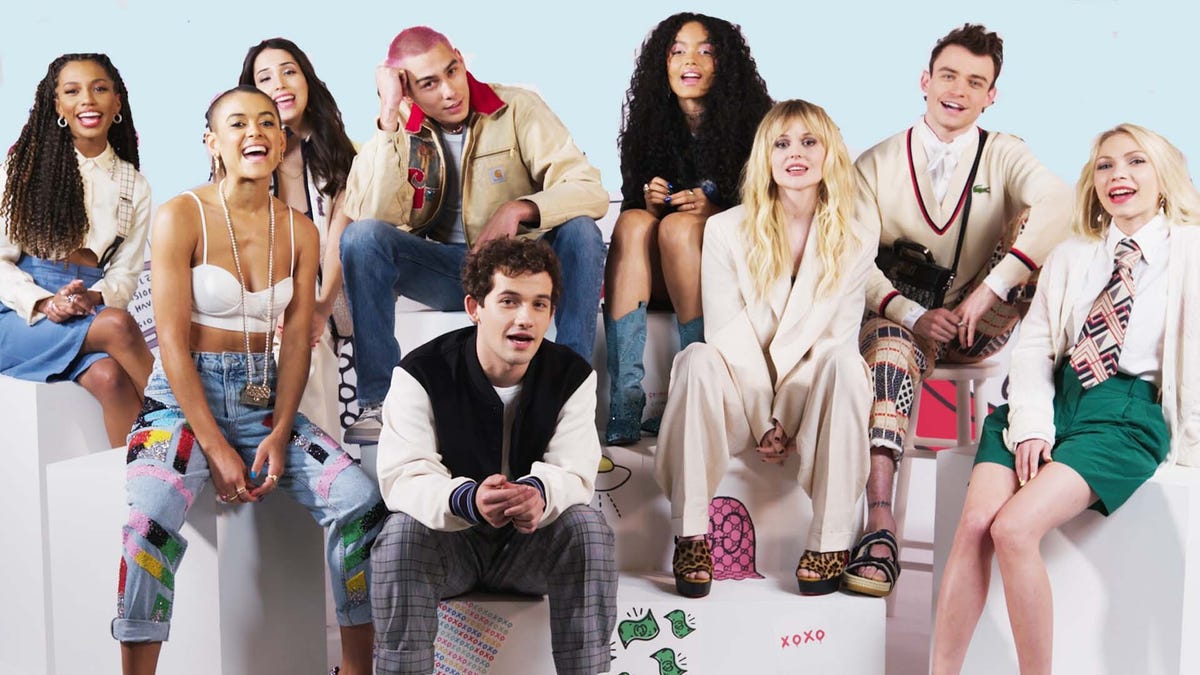 Watch Hbo Max S Gossip Girl Cast React To Some 00s Fashion Trends Drip Or Drop Gossip Girl Cast News Concerns