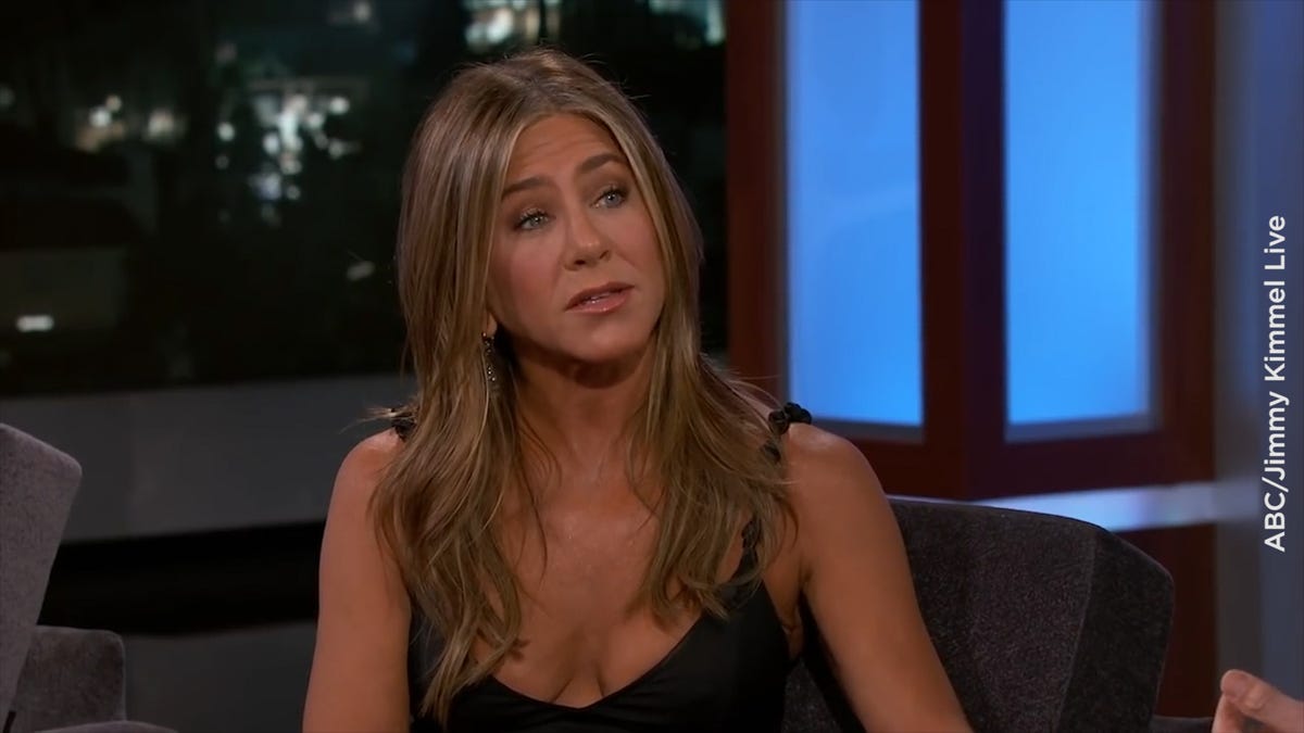 Jennifer Aniston's Celebrity Friends Are Trolling Her On Instagram Because  Of Her Last Post