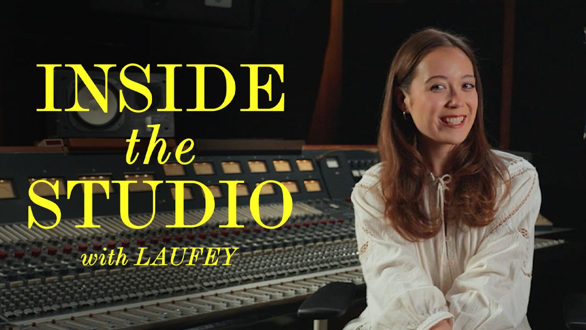 Vista previa de las canciones exitosas de Laufey Comienza en la aplicación Notas | Dentro del estudio | ELLE