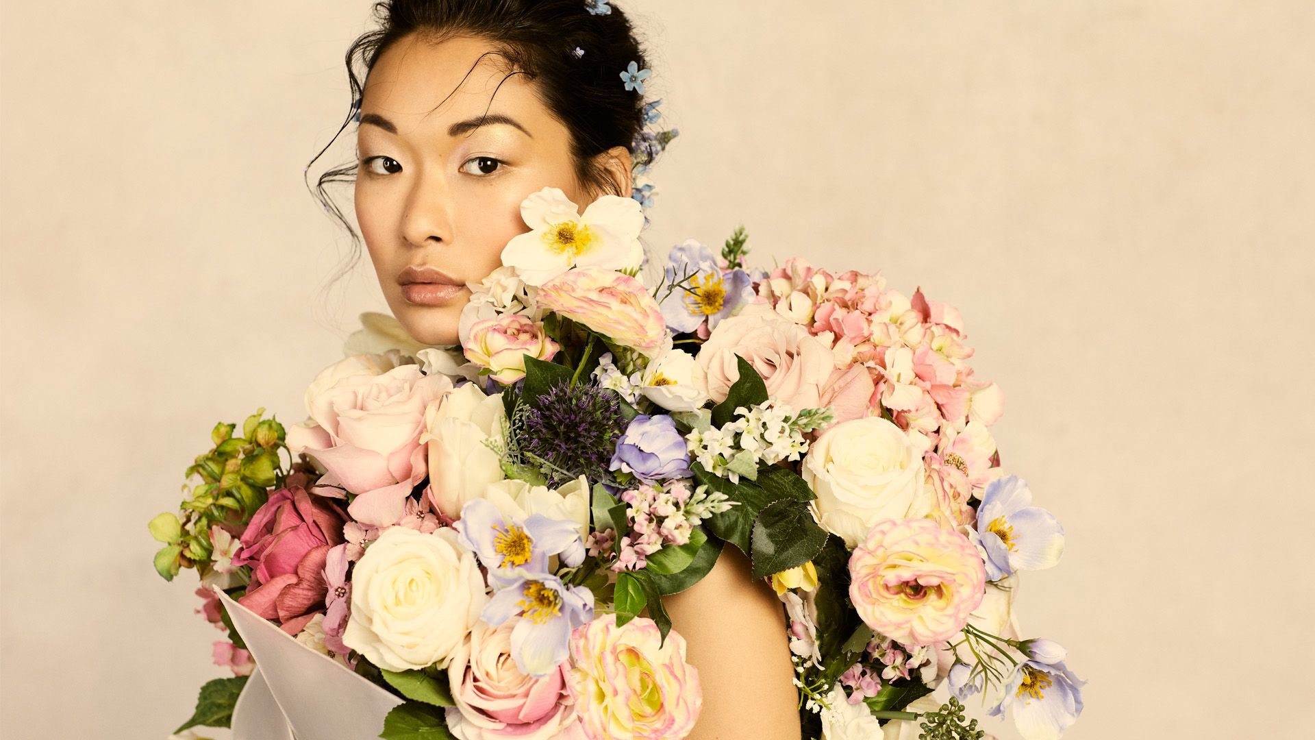 The Coolest New Ways to Wear Hair Flowers