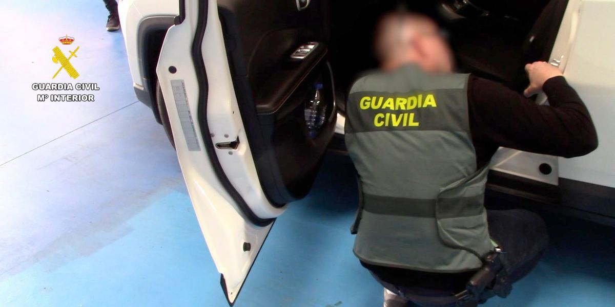 La Guardia Civil investiga empresas de compra venta de coches en Madrid, Toledo, Tarragona y Girona