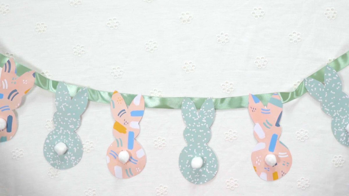 preview for How to make an Easter garland with cute bunnies