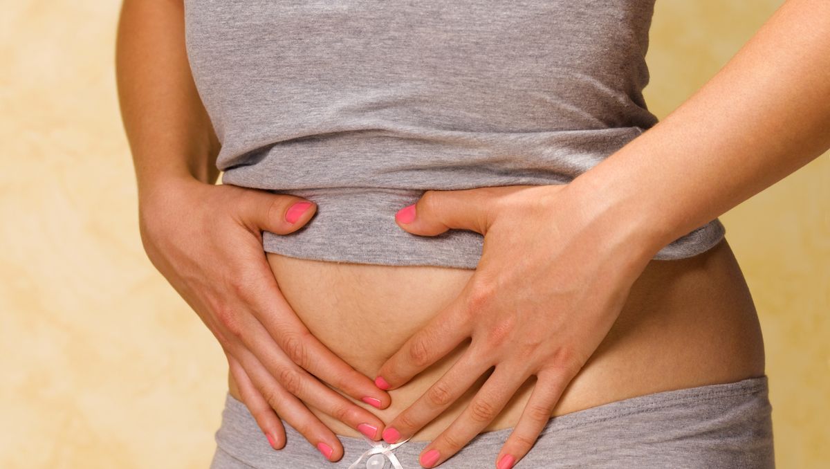 11 Consejos de moda para evitar que un vientre abultado se