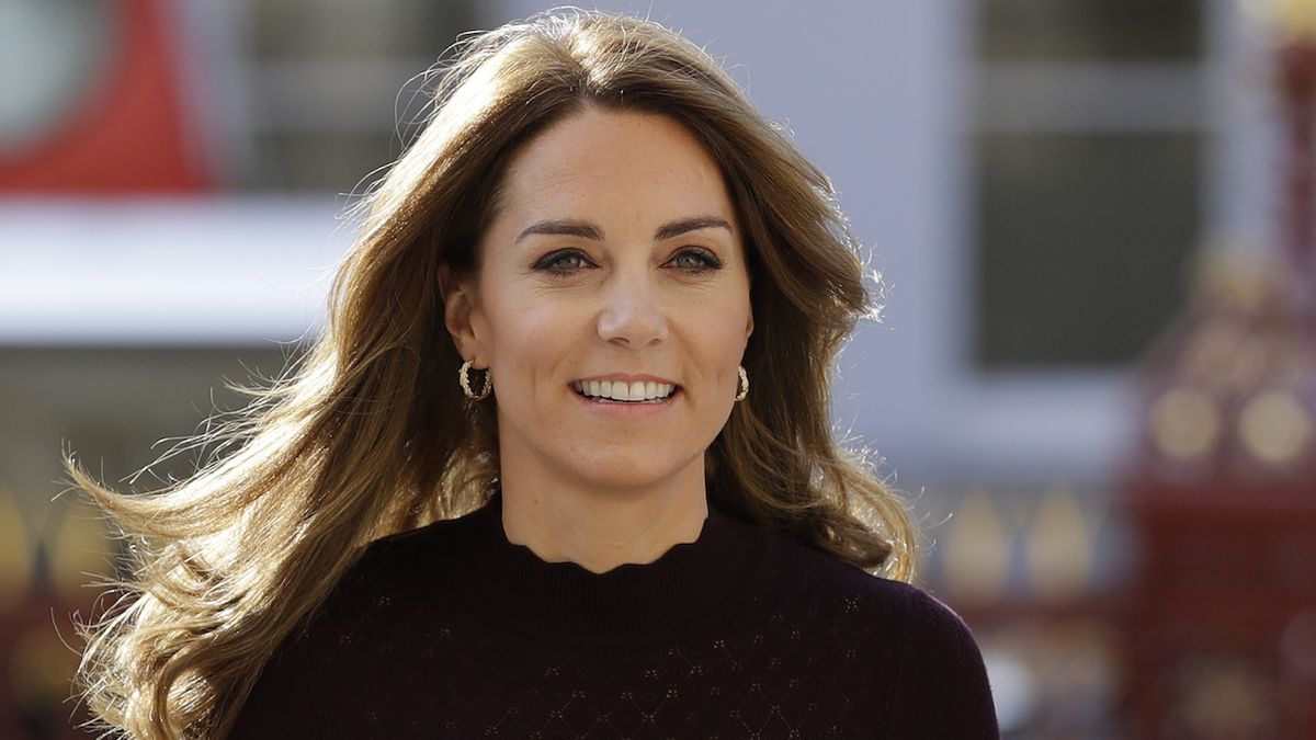 preview for Il look di Kate Middleton in visita al Angela Marmot Centre for UK Biodiversity