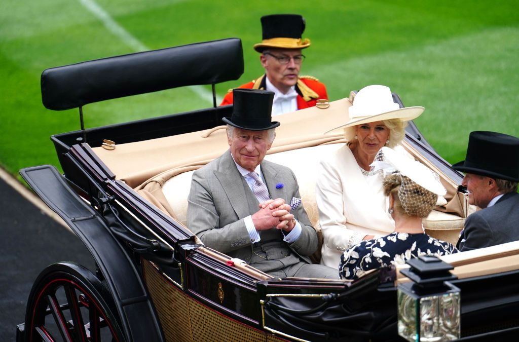 Royal Ascot 2023: Glamorous racegoers arrive for the first day at Queen  Anne Stakes