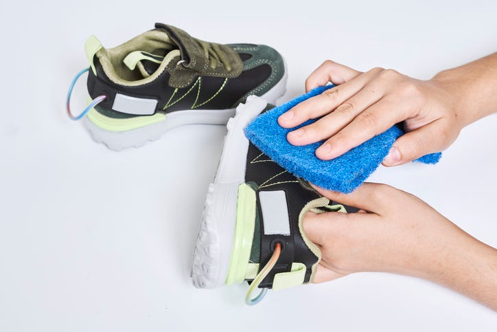 Come pulire le scarpe bianche: trucchi e prodotti utili