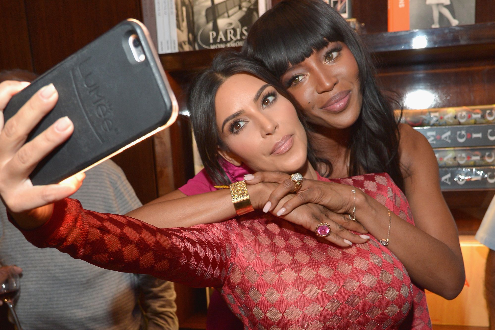 Kim Kardashian Copia El Estilo De Naomi Campbell