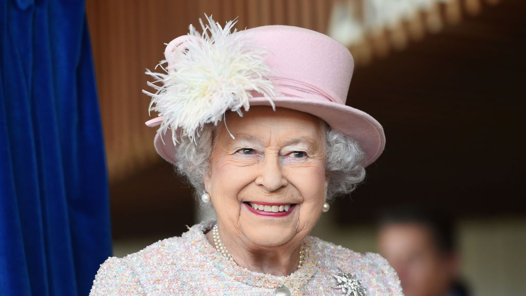From the archive, 6 June 1977: Silver jubilee mania, Queen Elizabeth II