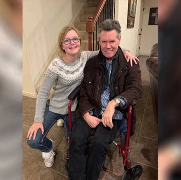 why is randy travis in a wheelchair