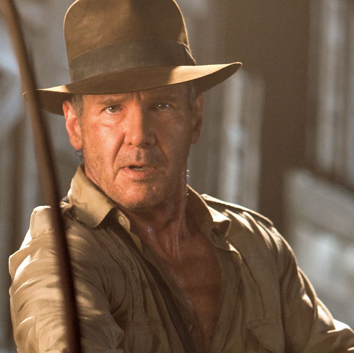 La Nación / Subastan sombrero de Indiana Jones y un androide de Star Wars