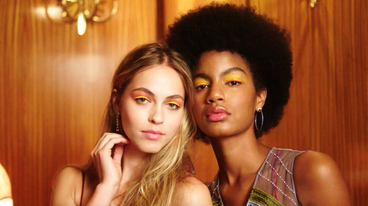 preview for 10 of the Most Extra Holiday Trends