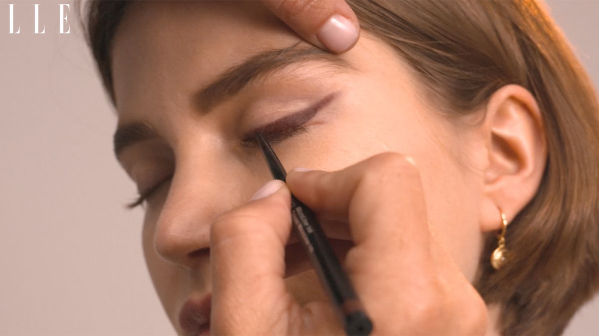 preview for Cómo aplicar un eye liner en textura tinta