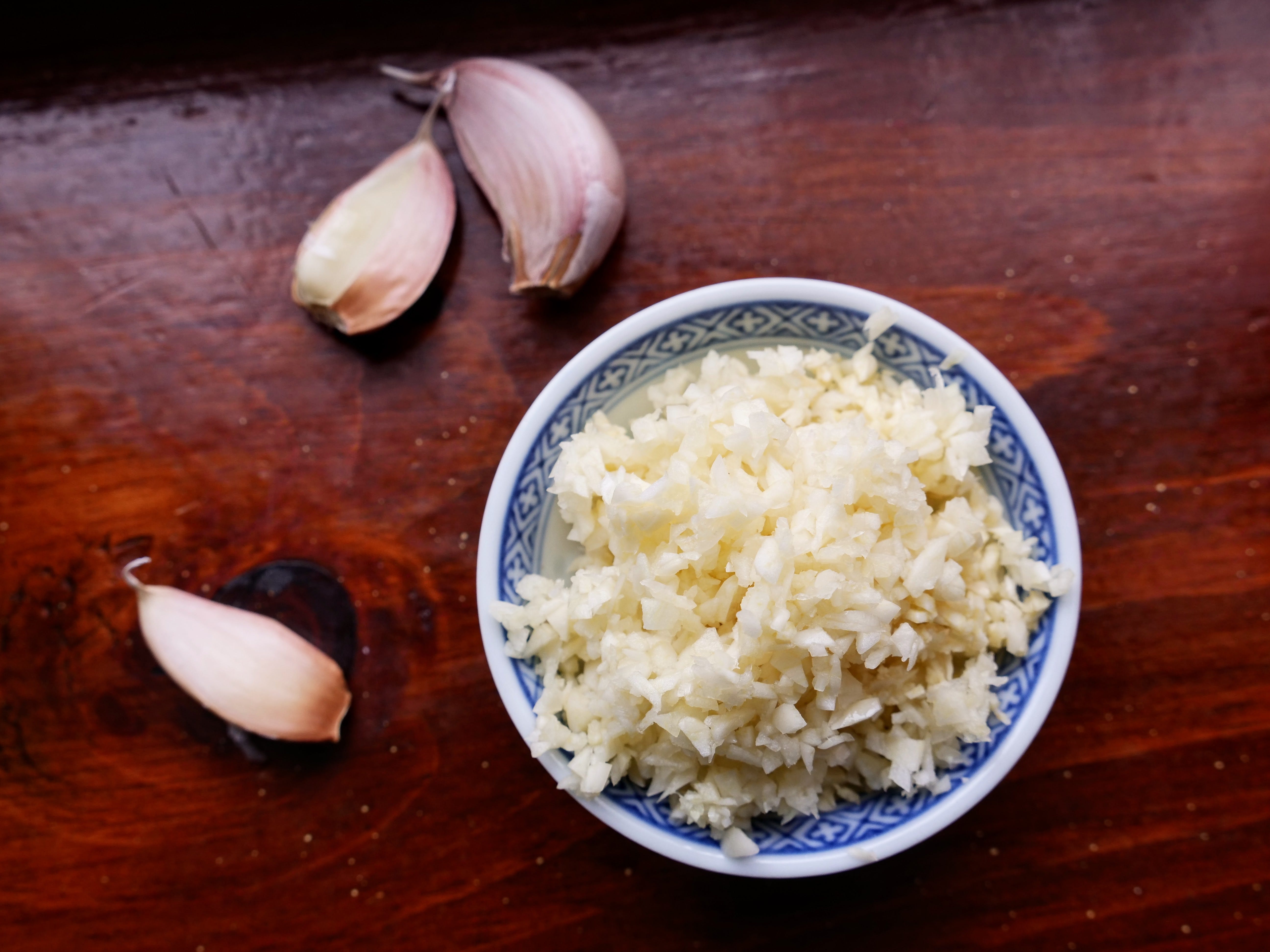 This Is The Key To Mincing Garlic