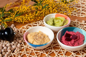 Hummus de garbanzos, remolacha y aguacate