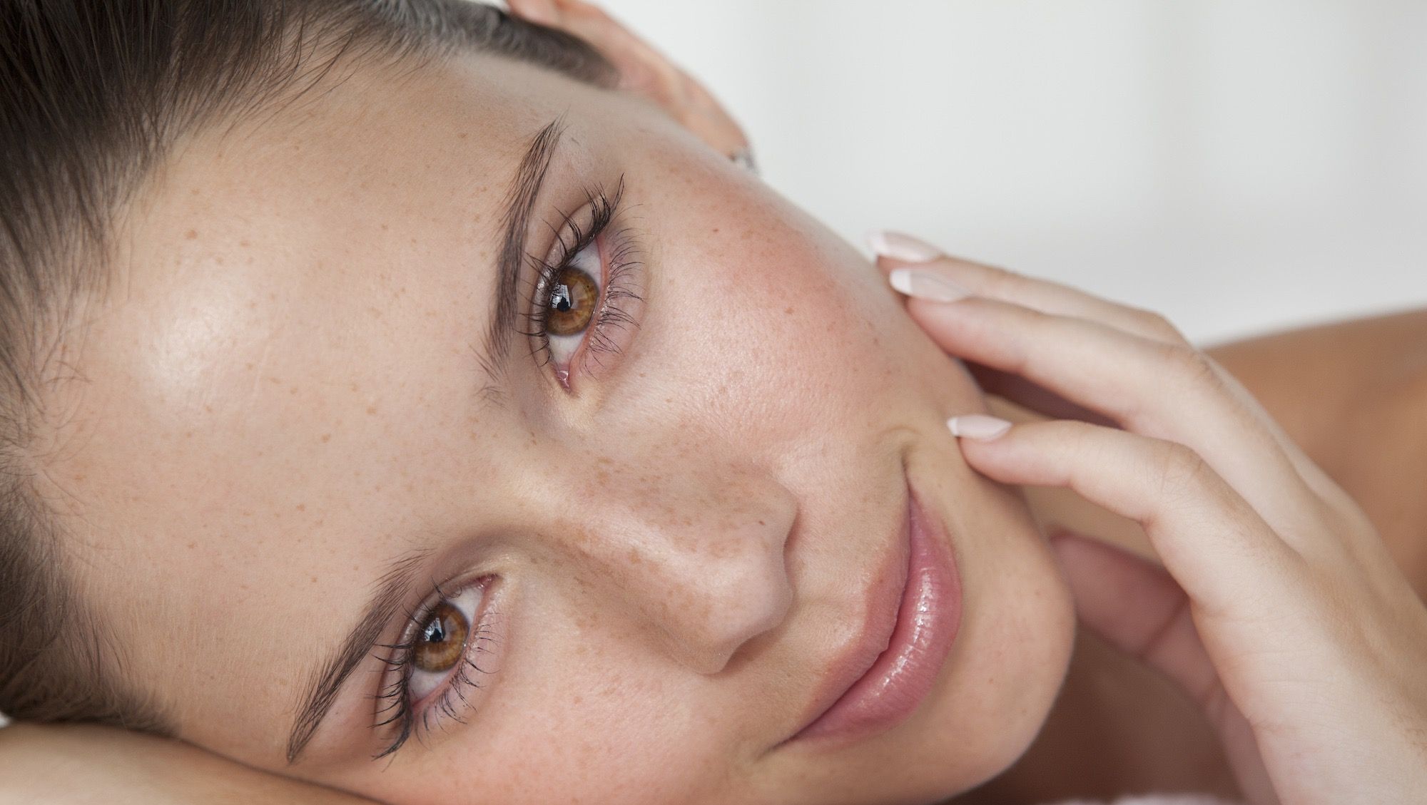 Massaggio al viso: i benefici e i passaggi per realizzarlo - The Wom Beauty