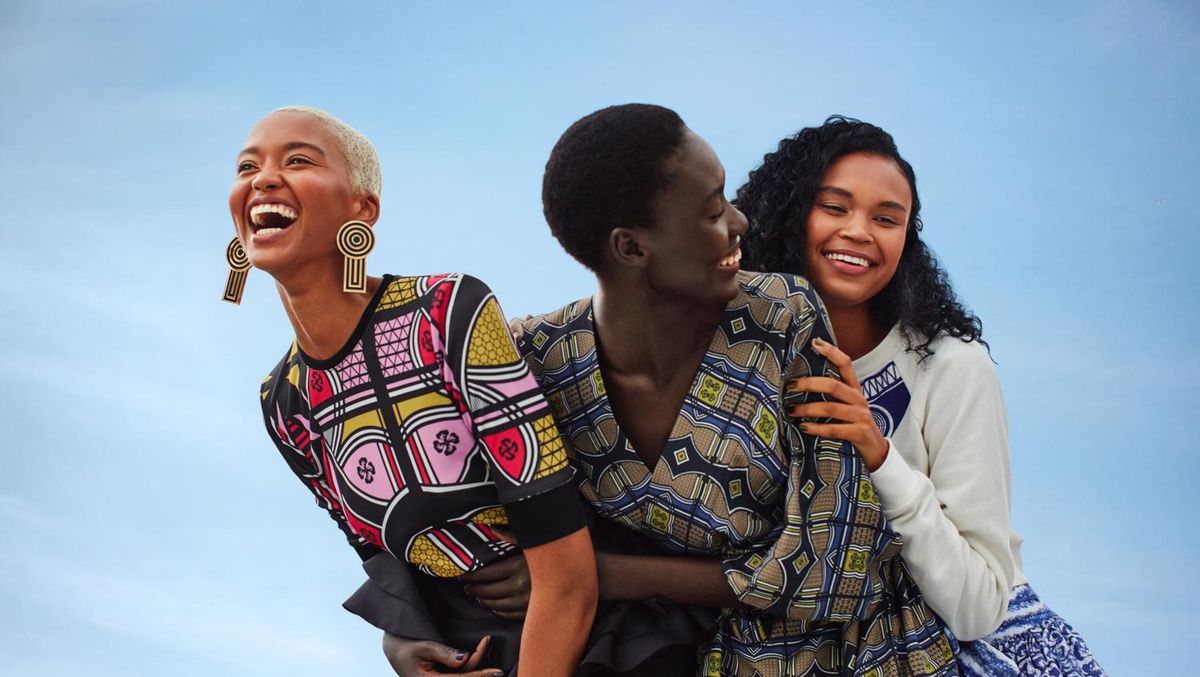 preview for La capsule collection Mantsho x H&M: abiti stampati e uno stile african vibes