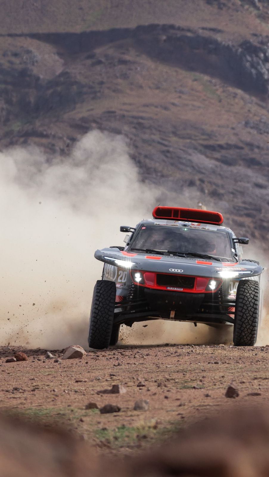 preview for El sorprendente sonido del Audi RS Q e-tron en plena etapa del Dakar