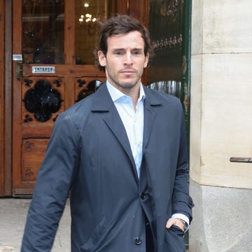 Inigo Onieva el marido de tamara falco con gabardina