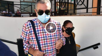 isabel pantoja y su hermano agustin entrando al juzgado a declarar