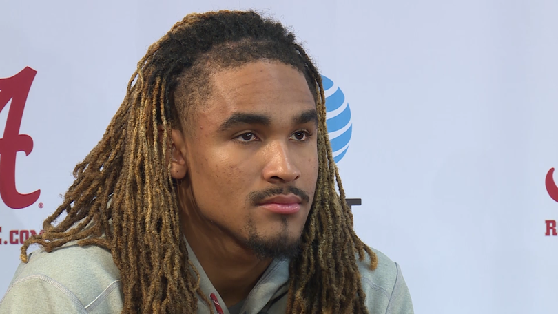LOOK: Alabama QB Jalen Hurts cuts off signature dreads in bet with teammate