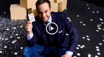 el mago, jorge blass, nos concede una entrevista y mientras hace trucos increíbles nos cuenta los secretos de su profesión y de su vida