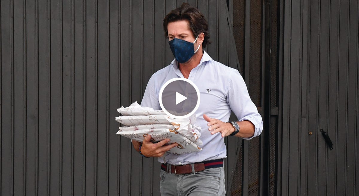 jose antonio canales rivera, torero, habla al llegar al tanatorio tras fallecer su padre