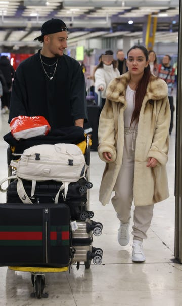 la hija de jesulín de ubrique y maría josé campanario con su novio futbolista en el aeropuerto
