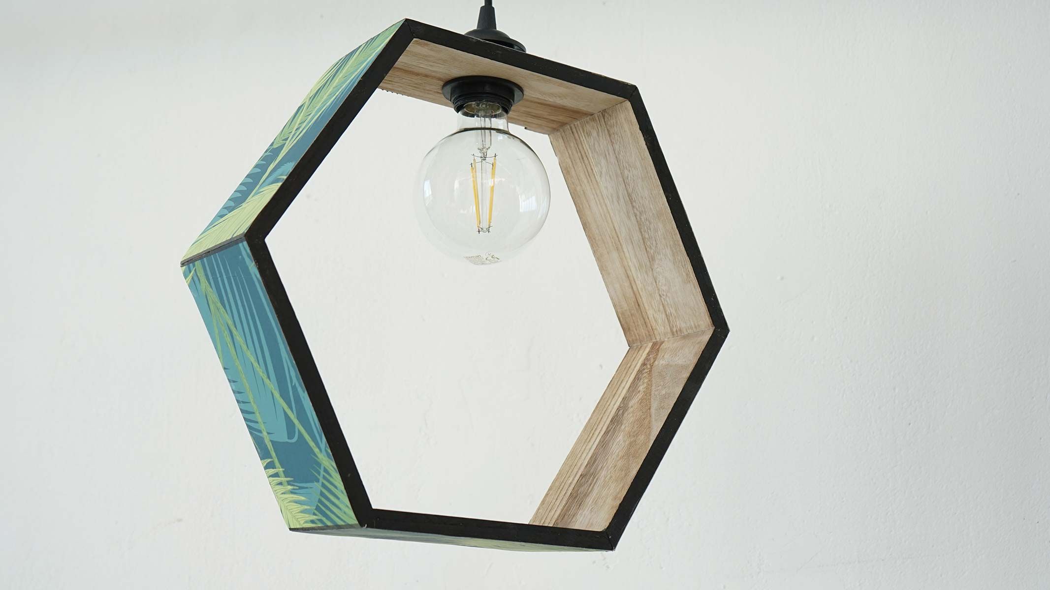 borracho Acostumbrados a insertar Una bonita lámpara de techo DIY hexagonal