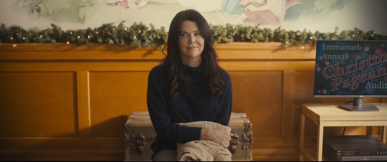 Gilmore Girls star Lauren Graham's Christmas movie gets new trailer