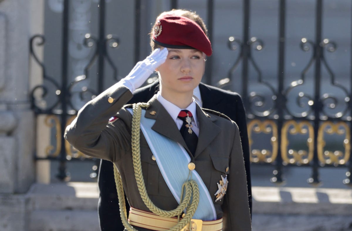 la princesa de asturias vestida de militar