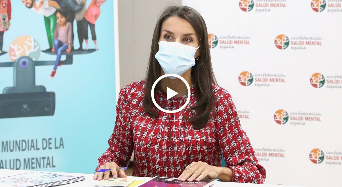 la reina letizia acude a un acto en el día mundial de la salud mental a la sede de la confederación española situada en el barrio madrileño de vallecas