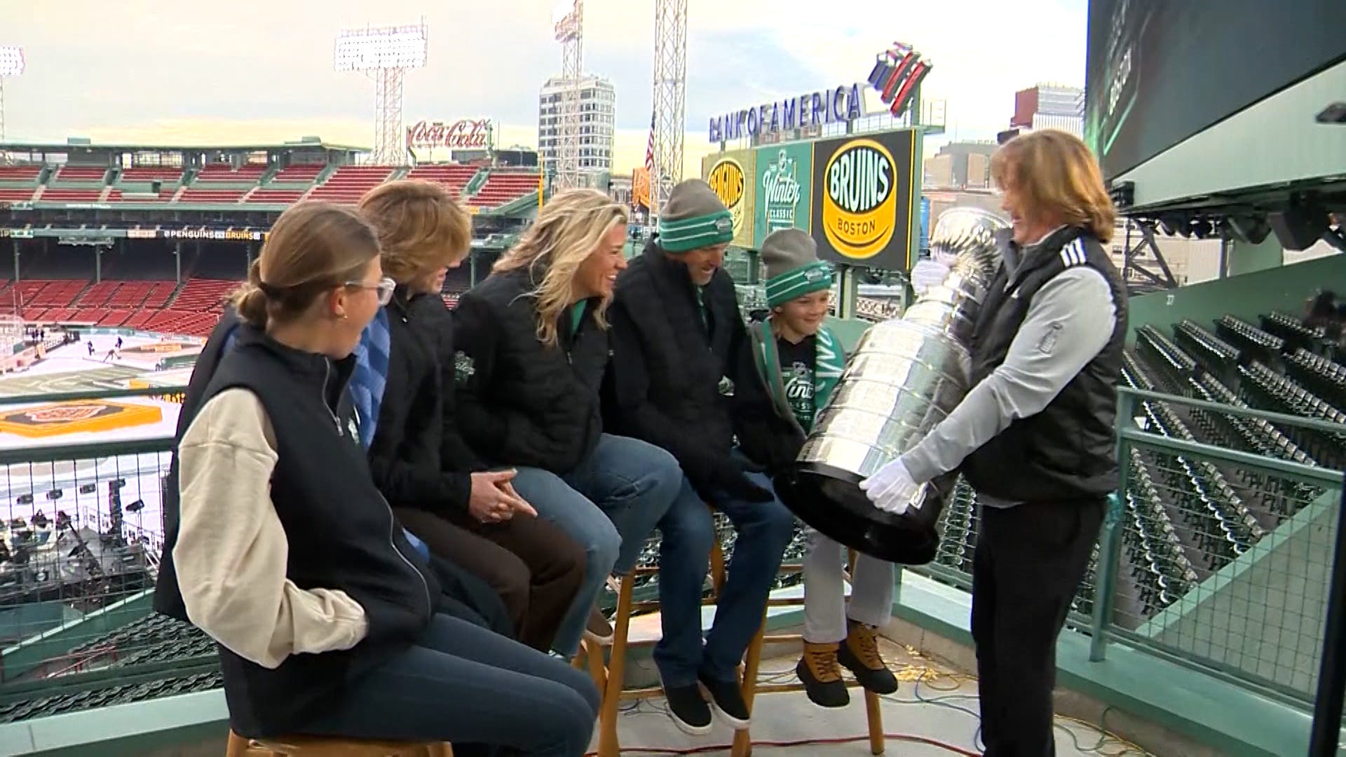 A couple of Boston sports legends dropped the puck at the #WinterClassic.  