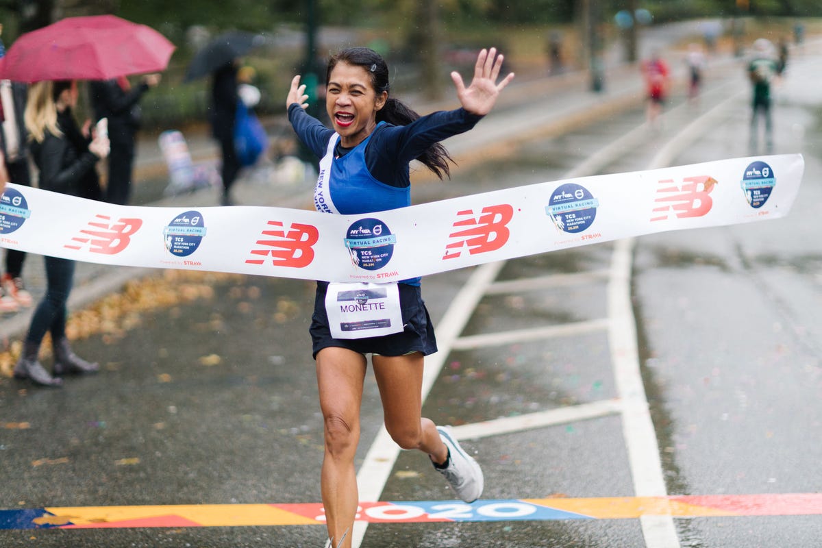 marathon race making selfie