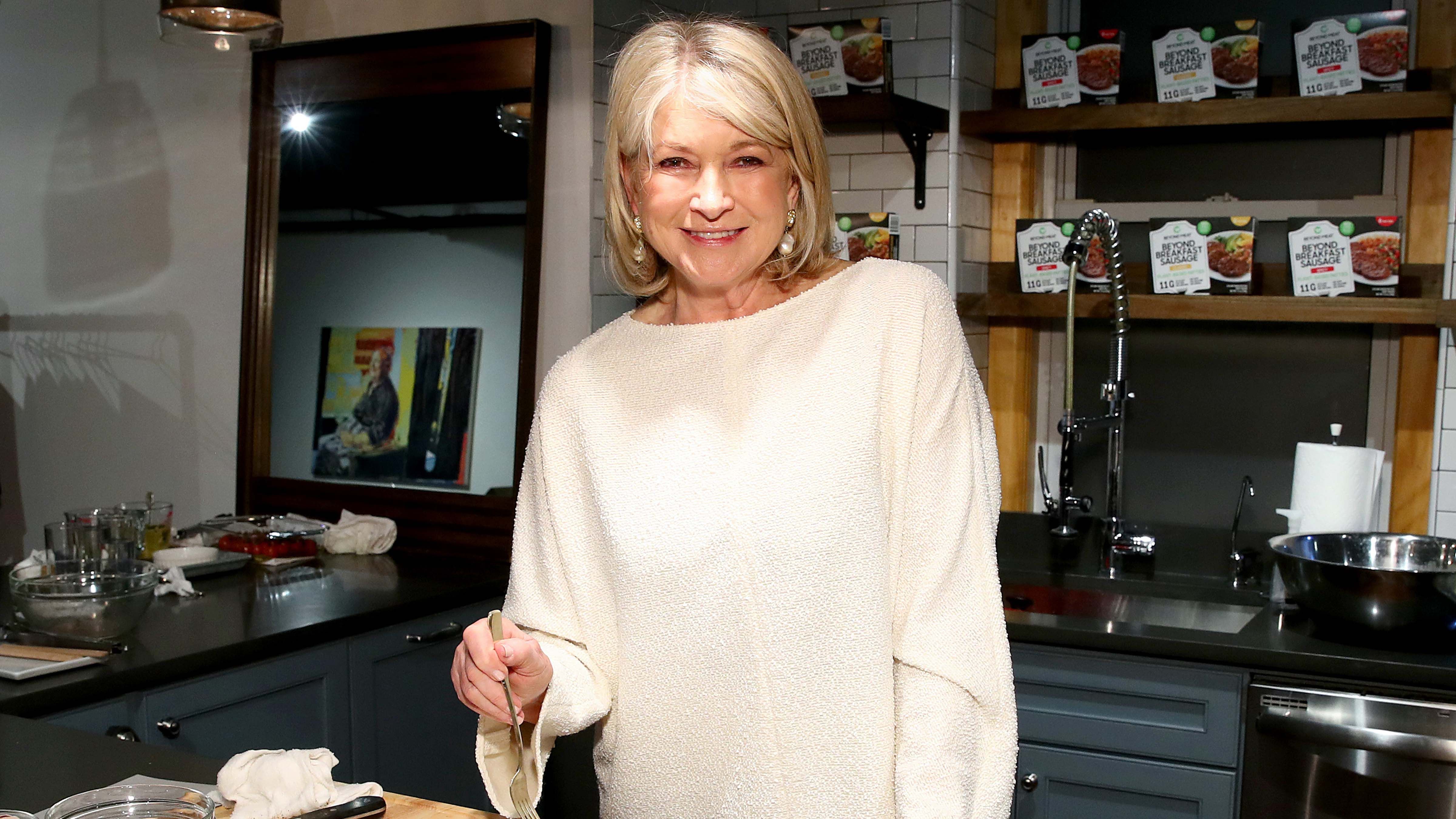 Martha Stewart says friends inspire her to stay young — or 'get